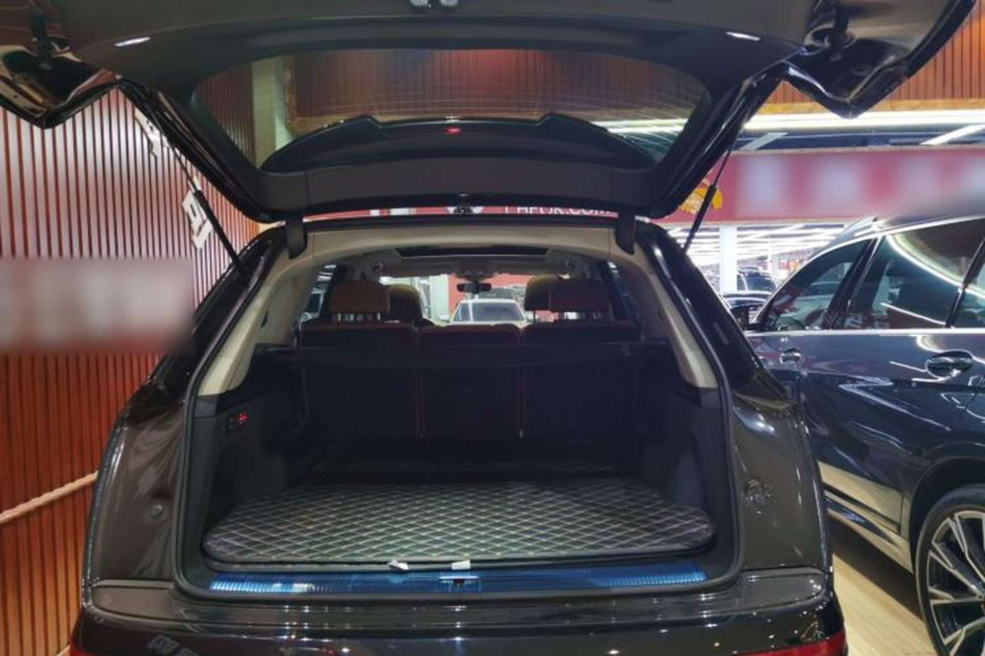 Used Audi Q7 2020 55 TFSI quattro S line sports model Trunk