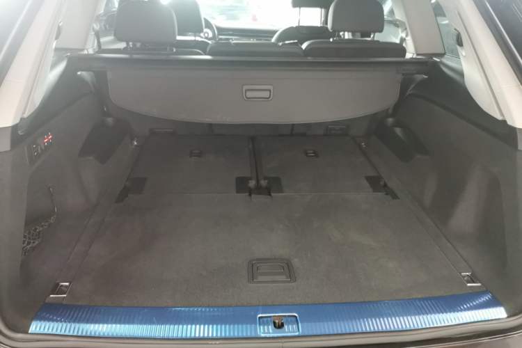 Used Audi Q7 2020 55 TFSI quattro S line sports model Trunk