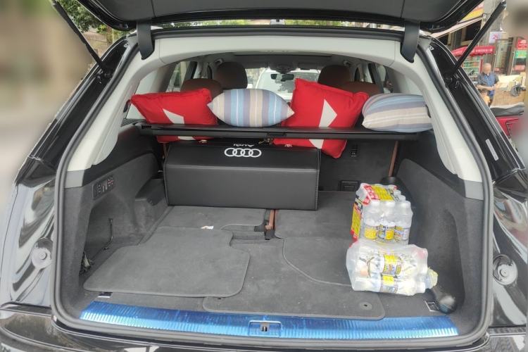 Used Audi Q7 2020 55 TFSI quattro S line sports model Trunk
