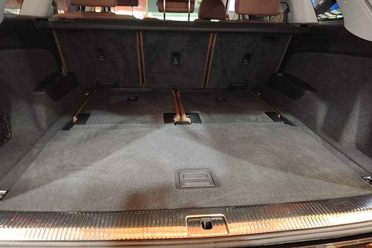 Used Audi Q7 2020 55 TFSI quattro S line sports model Trunk