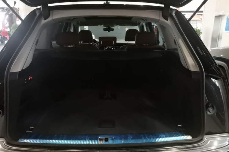 Used Audi Q7 2020 55 TFSI quattro Black Warrior Exclusive Edition Trunk