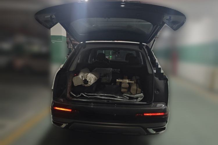 Used Audi Q7 2020 55 TFSI quattro S line sports model Trunk