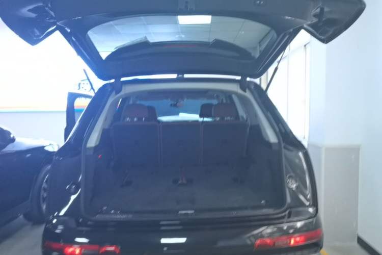 Used Audi Q7 2020 55 TFSI quattro S line sports model Trunk