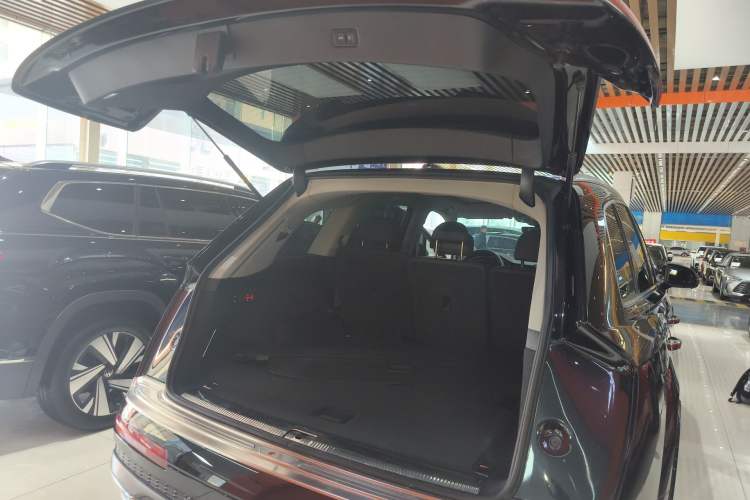Used Audi Q7 2020 55 TFSI quattro S line sports model Trunk