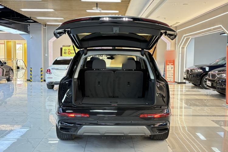Used Audi Q7 2020 55 TFSI quattro S line sports model Trunk