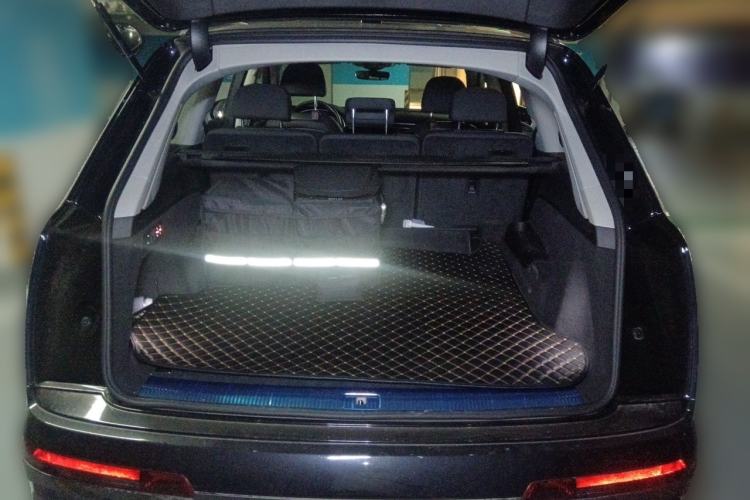 Used Audi Q7 2020 55 TFSI quattro S line sports model Trunk