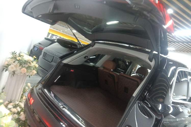 Used Audi Q7 2020 55 TFSI quattro S line sports model Trunk