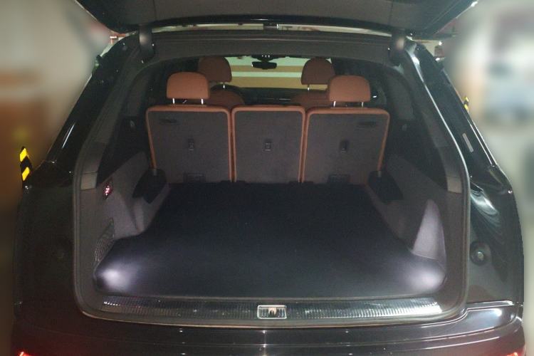 Used Audi Q7 2020 45 TFSI quattro Exclusive Edition Trunk