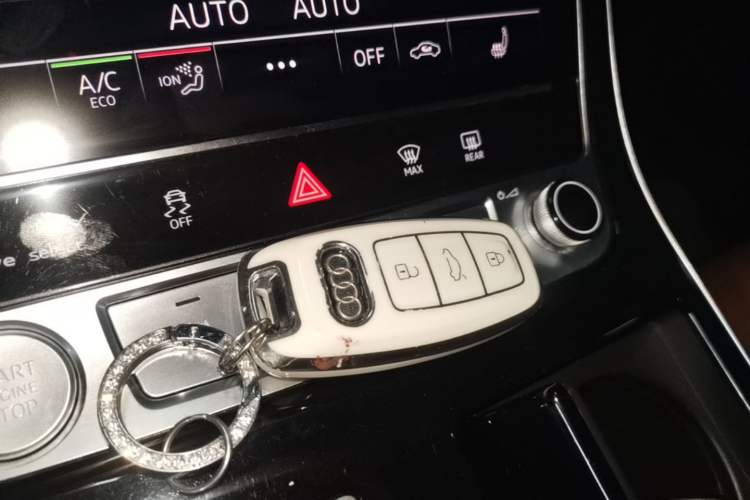 Used Audi Q7 2020 55 TFSI quattro S line sports model Vehicle Key