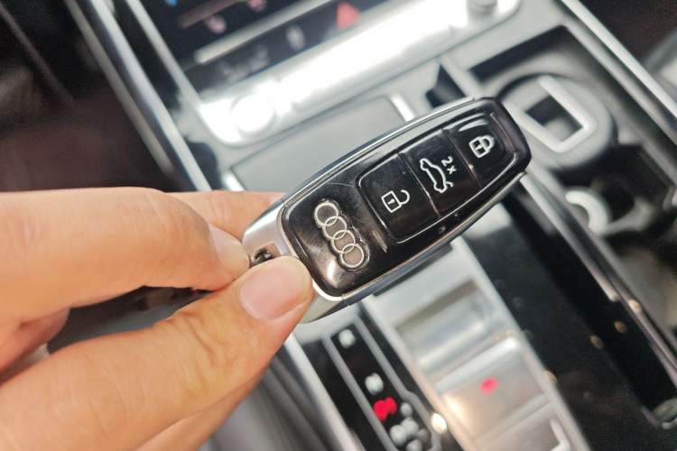 Used Audi Q7 2020 55 TFSI quattro S line sports model Vehicle Key