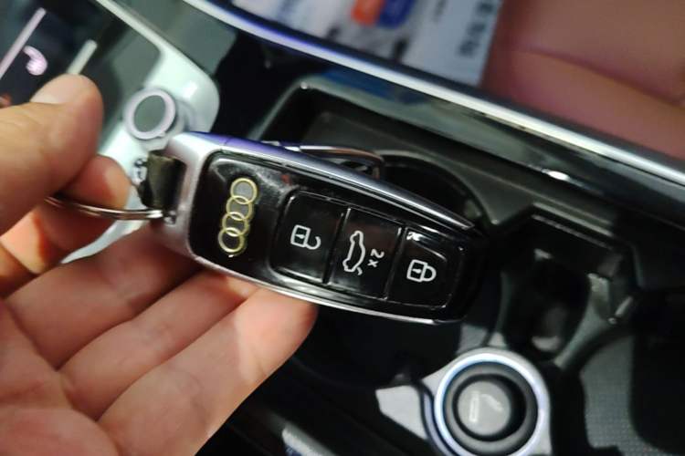 Used Audi Q7 2020 55 TFSI quattro S line sports model Vehicle Key