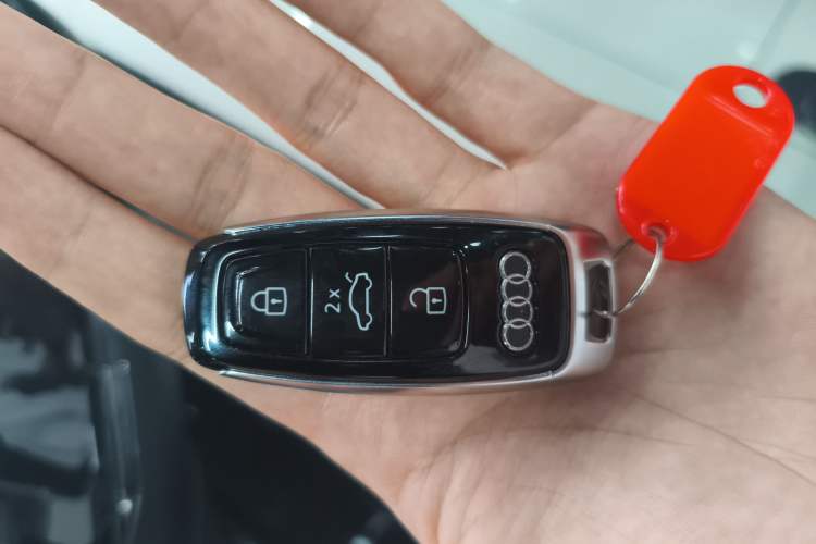 Used Audi Q7 2020 55 TFSI quattro S line sports model Vehicle Key
