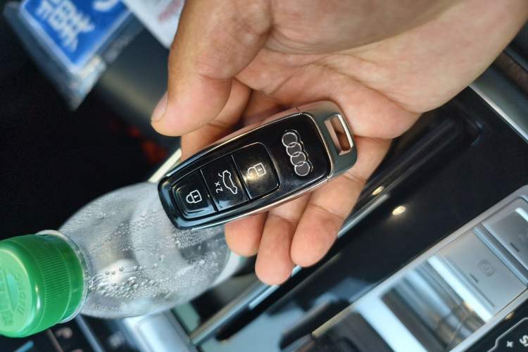 Used Audi Q7 2020 55 TFSI quattro S line sports model Vehicle Key