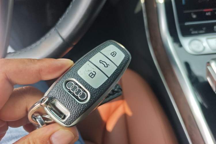 Used Audi Q7 2020 55 TFSI quattro S line sports model Vehicle Key