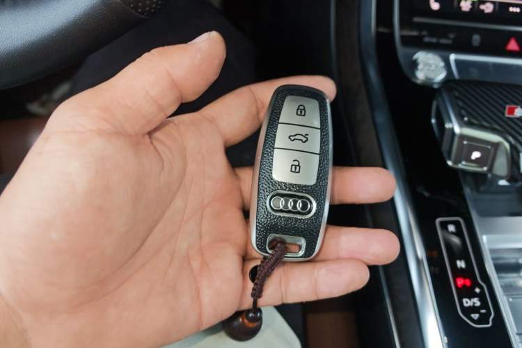 Used Audi Q7 2020 55 TFSI quattro S line sports model Vehicle Key