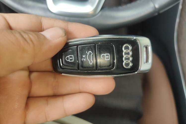 Used Audi Q7 2020 55 TFSI quattro S line sports model Vehicle Key