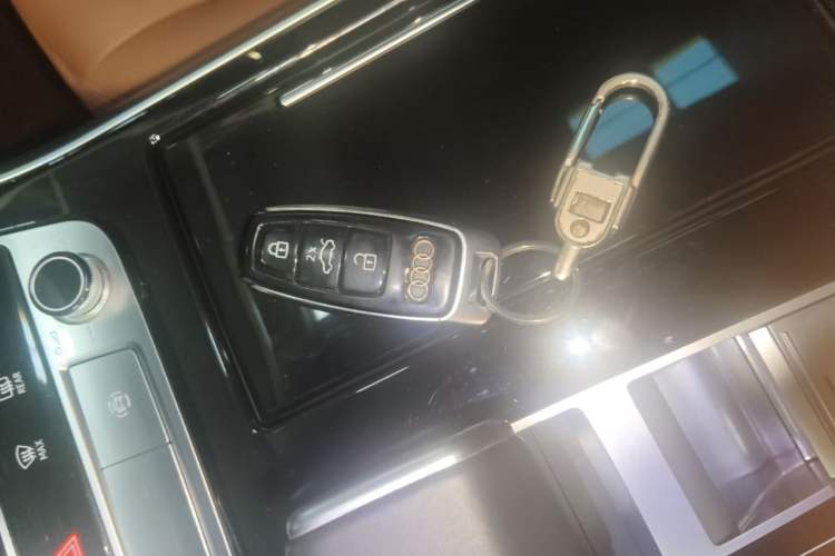 Used Audi Q7 2020 55 TFSI quattro S line sports model Vehicle Key