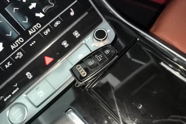 Used Audi Q7 2020 55 TFSI quattro S line sports model Vehicle Key