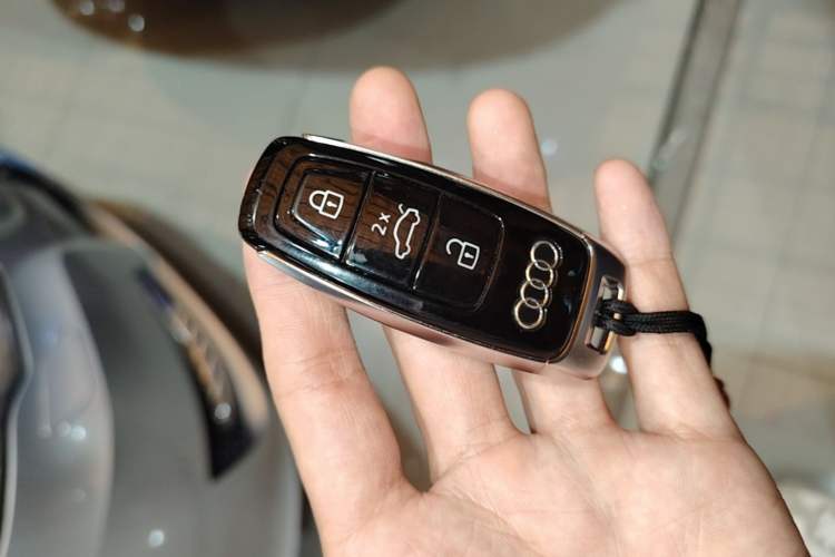 Used Audi Q7 2020 55 TFSI quattro S line sports model Vehicle Key