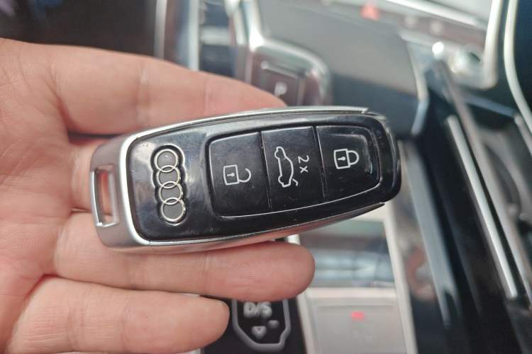 Used Audi Q7 2020 55 TFSI quattro S line sports model Vehicle Key