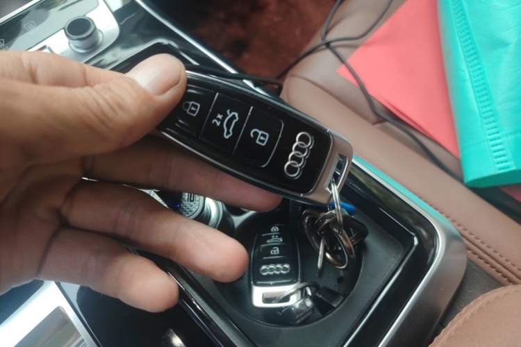 Used Audi Q7 2020 55 TFSI quattro S line sports model Vehicle Key