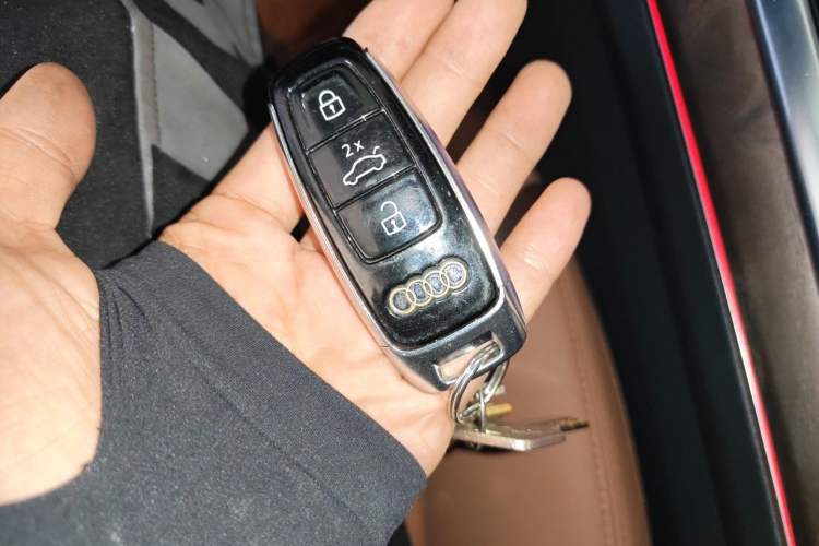 Used Audi Q7 2020 55 TFSI quattro S line sports model Vehicle Key