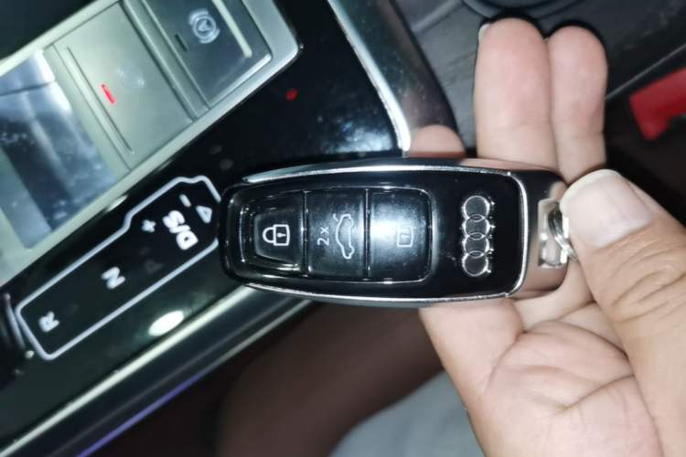 Used Audi Q7 2020 55 TFSI quattro Black Warrior Exclusive Edition Vehicle Key