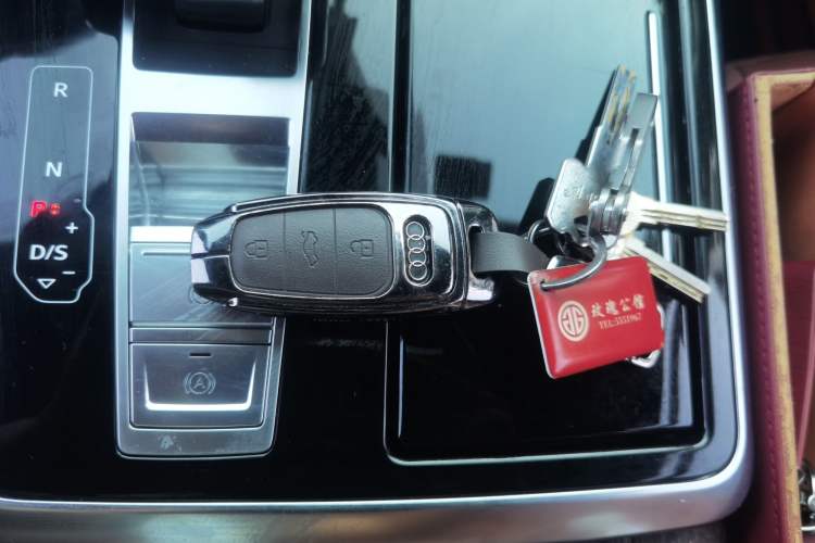 Used Audi Q7 2020 55 TFSI quattro S line sports model Vehicle Key