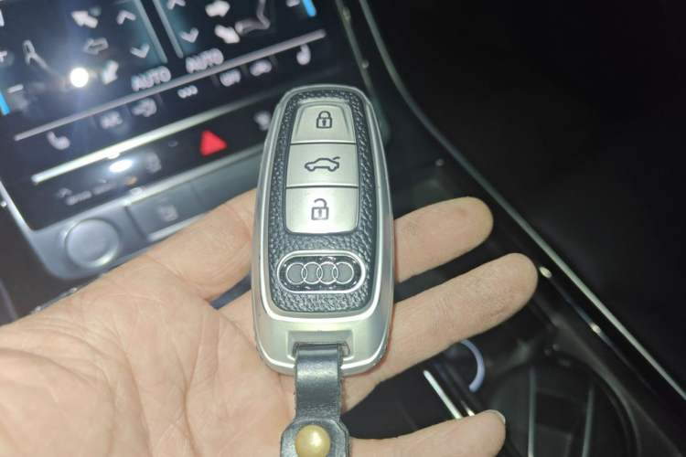 Used Audi Q7 2020 55 TFSI quattro S line sports model Vehicle Key