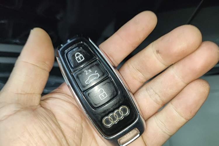 Used Audi Q7 2020 55 TFSI quattro S line sports model Vehicle Key