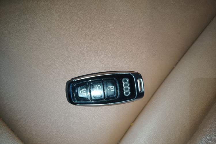 Used Audi Q7 2020 55 TFSI quattro S line sports model Vehicle Key