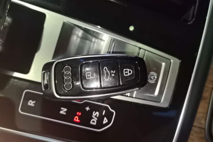 Used Audi Q7 2020 55 TFSI quattro S line sports model Vehicle Key