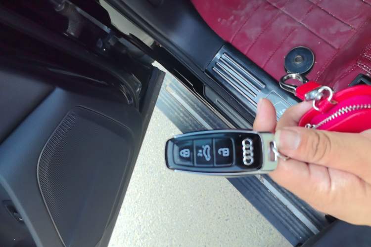 Used Audi Q7 2020 55 TFSI quattro Black Warrior Exclusive Edition Vehicle Key