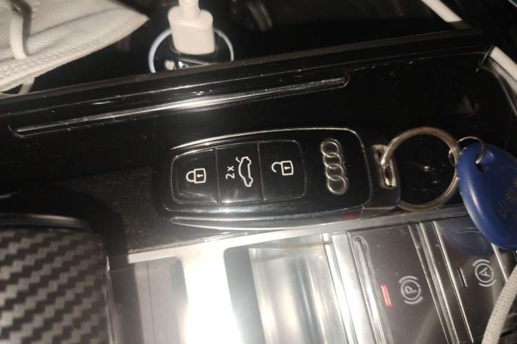 Used Audi Q7 2020 55 TFSI quattro S line sports model Vehicle Key