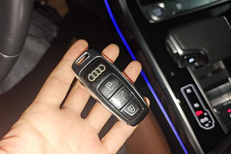 Used Audi Q7 2020 55 TFSI quattro S line sports model Vehicle Key