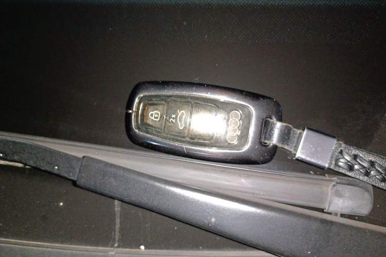 Used Audi Q7 2020 55 TFSI quattro S line sports model Vehicle Key