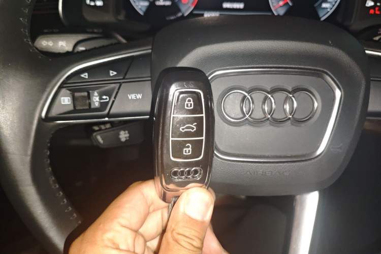 Used Audi Q7 2020 45 TFSI quattro Exclusive Edition Vehicle Key