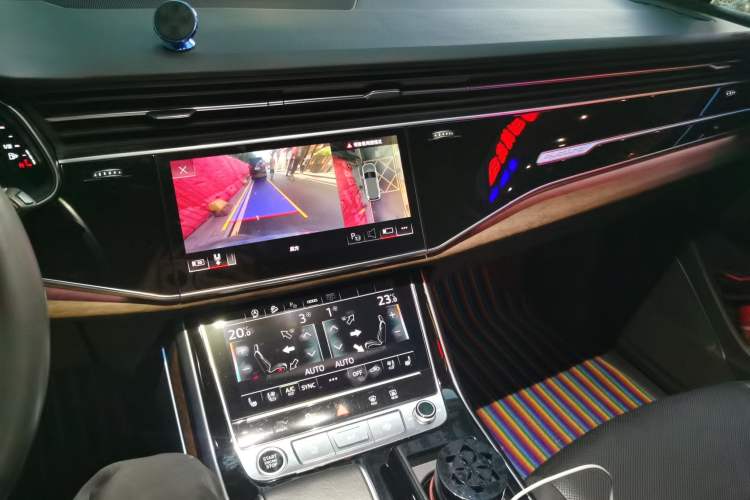 Used Audi Q7 2020 55 TFSI quattro S line sports model Audio And AC Panel