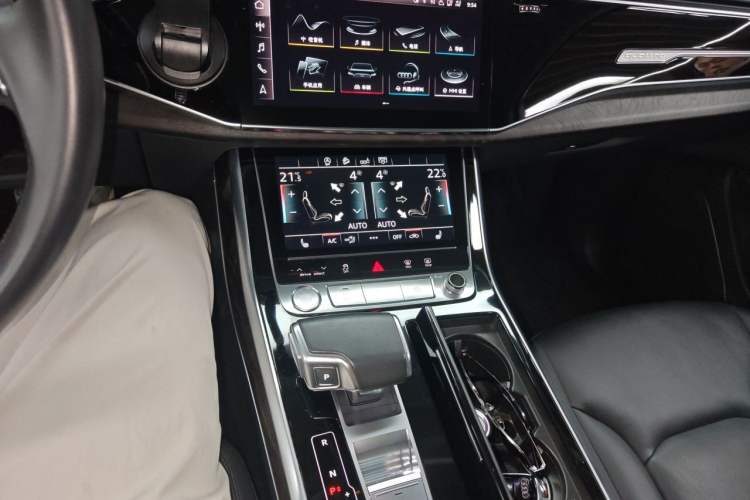 Used Audi Q7 2020 55 TFSI quattro S line sports model Audio And AC Panel