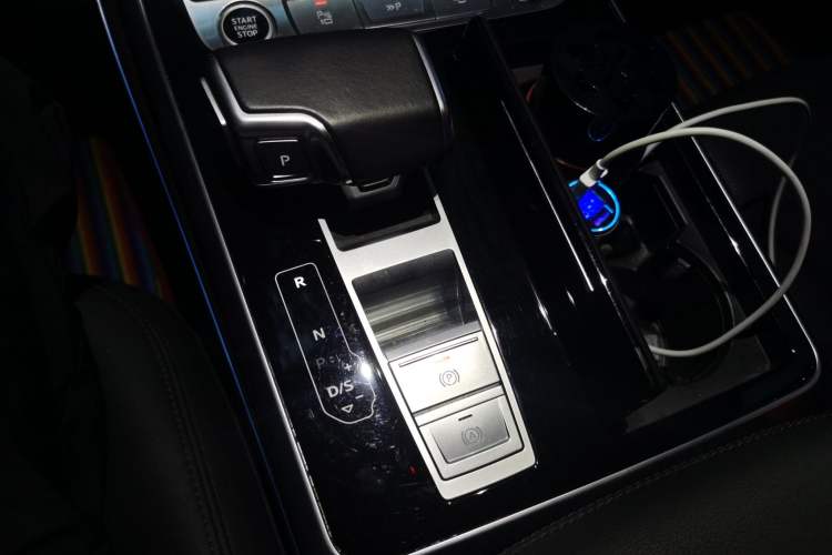 Used Audi Q7 2020 55 TFSI quattro S line sports model Gear Lever