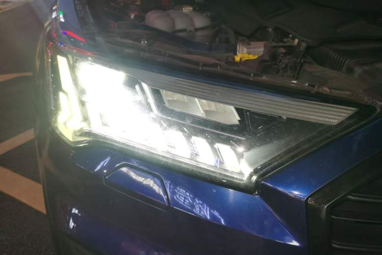 Used Audi Q7 2020 55 TFSI quattro S line sports model Right Front Headlight