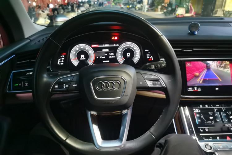Used Audi Q7 2020 55 TFSI quattro S line sports model Steering Wheel