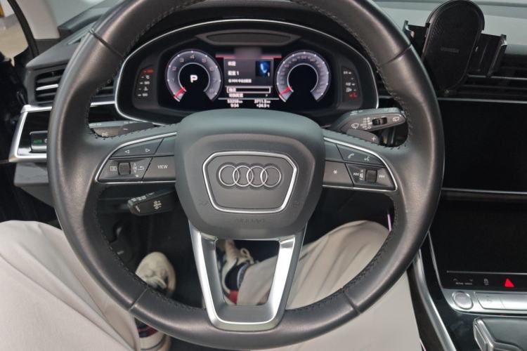 Used Audi Q7 2020 55 TFSI quattro S line sports model Steering Wheel