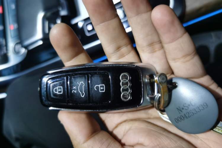 Used Audi Q7 2020 55 TFSI quattro S line sports model Vehicle Key