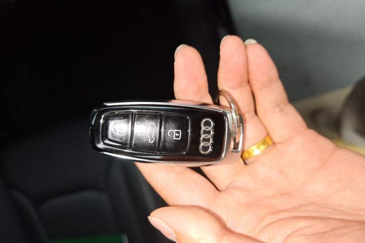 Used Audi Q7 2020 55 TFSI quattro S line sports model Vehicle Key