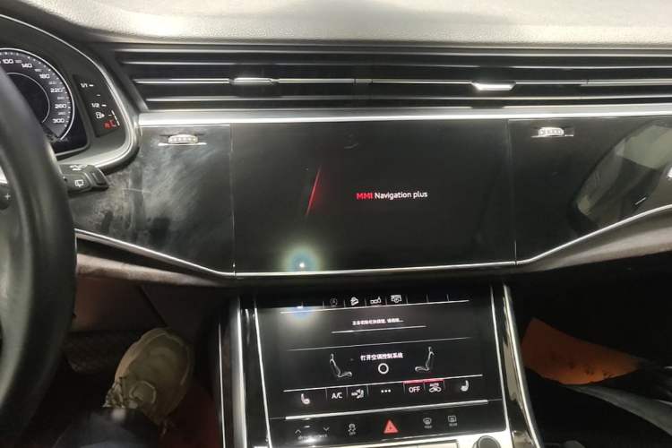 Used Audi Q7 2020 55 TFSI quattro S line sports model Audio And AC Panel