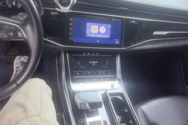 Used Audi Q7 2020 55 TFSI quattro S line sports model Audio And AC Panel