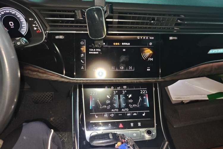 Used Audi Q7 2020 55 TFSI quattro S line sports model Audio And AC Panel