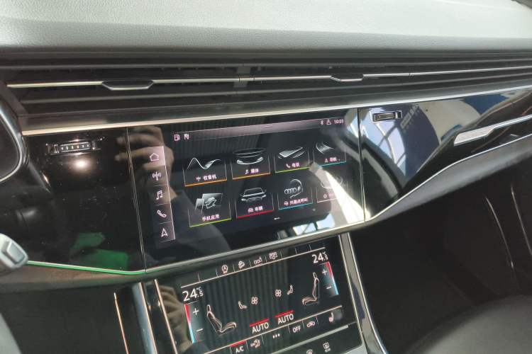 Used Audi Q7 2020 55 TFSI quattro S line sports model Audio And AC Panel