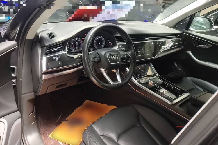 Used Audi Q7 2020 55 TFSI quattro S line sports model Center Console